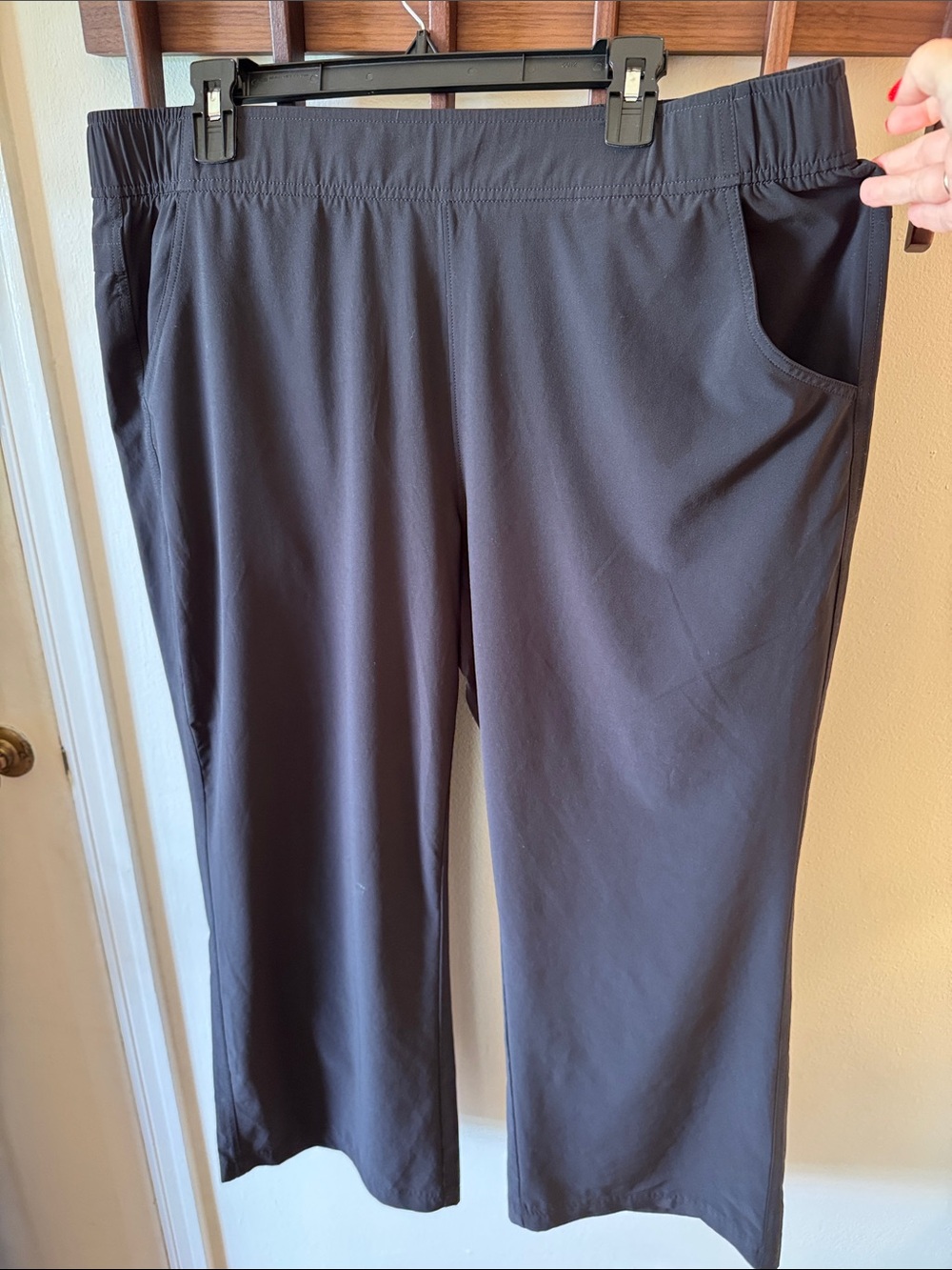 Eddie Bauer Women’s Charcoal or Black Ankle Length Wide Leg Travel Pull-On Pants